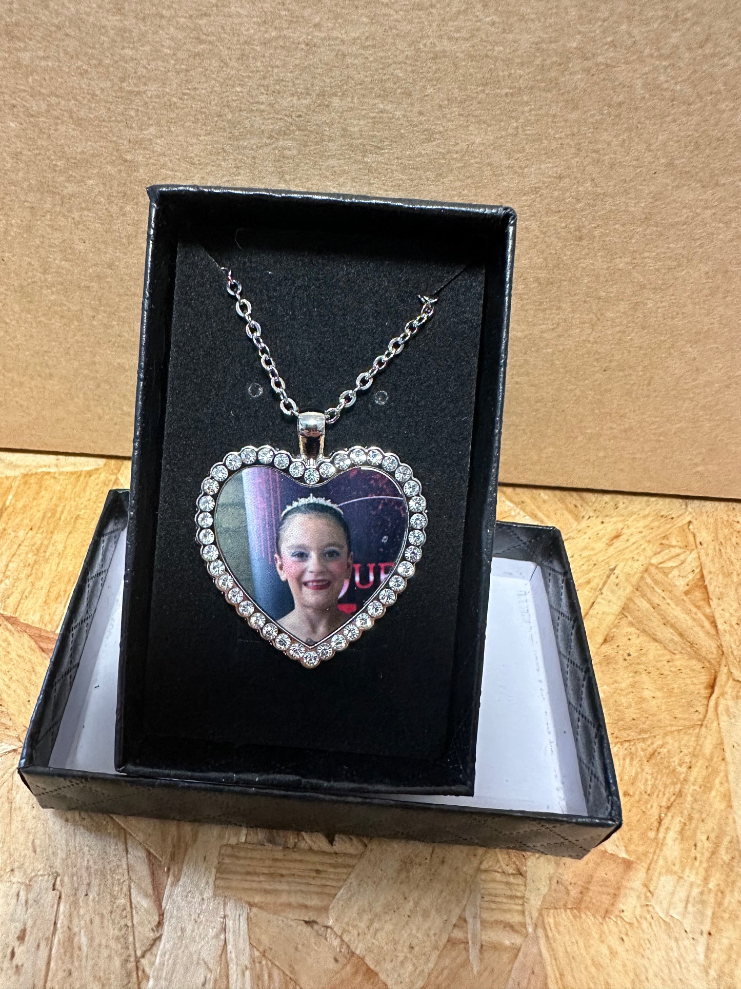 Photo heart necklace 25 inch chain photo of family love ones , zinc alloy necklace