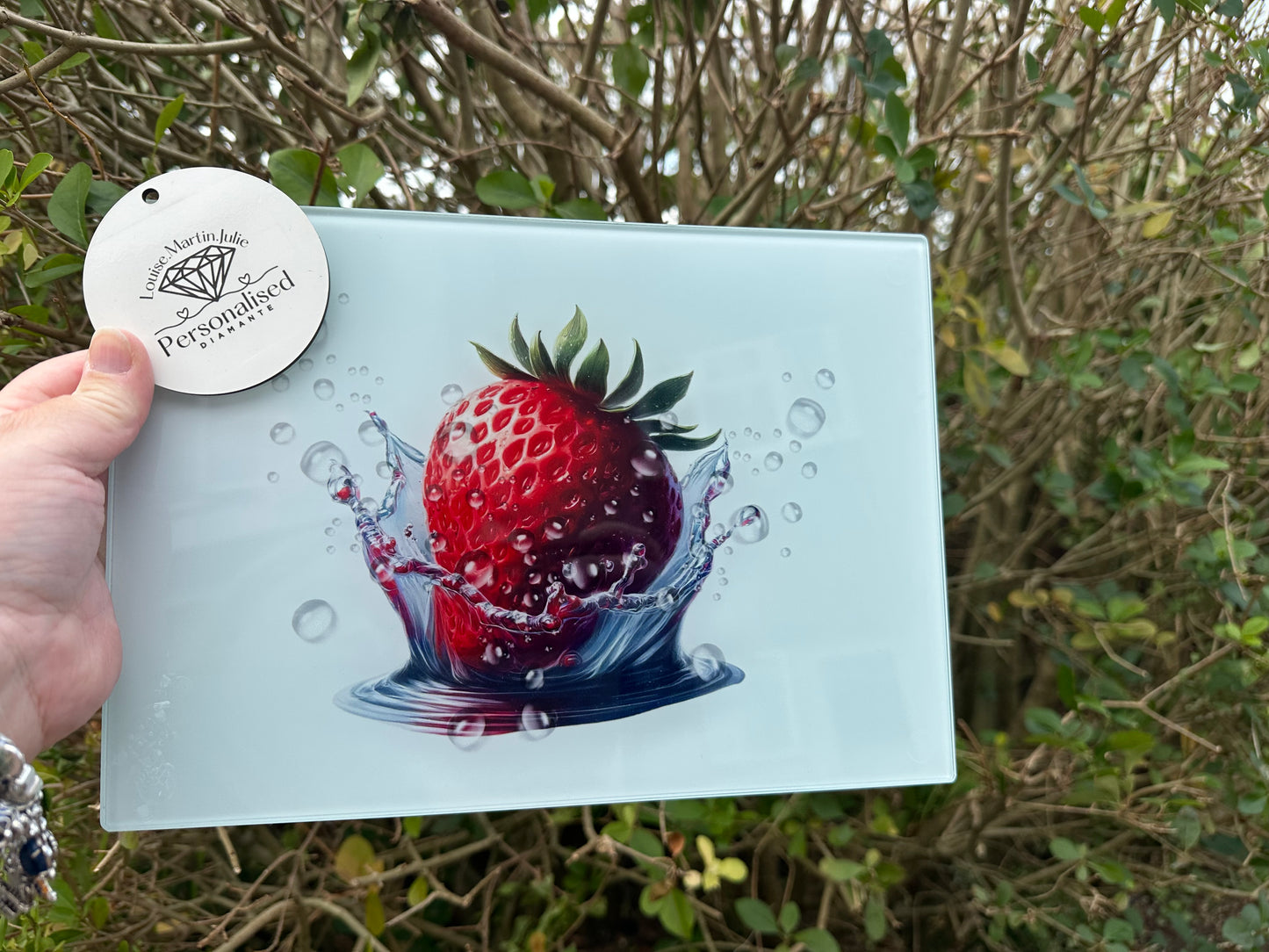 Splash strawberry A4 glass chopping board
