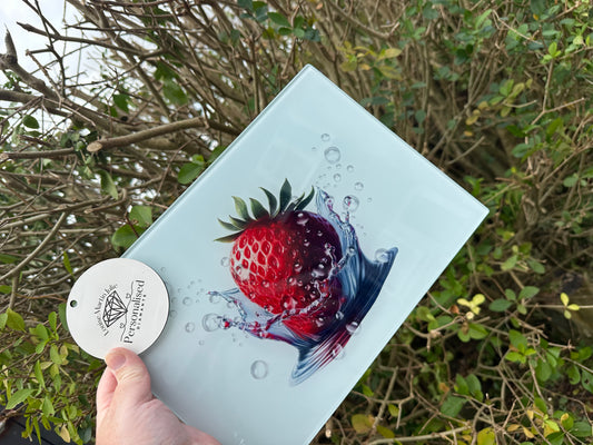 Splash strawberry A4 glass chopping board