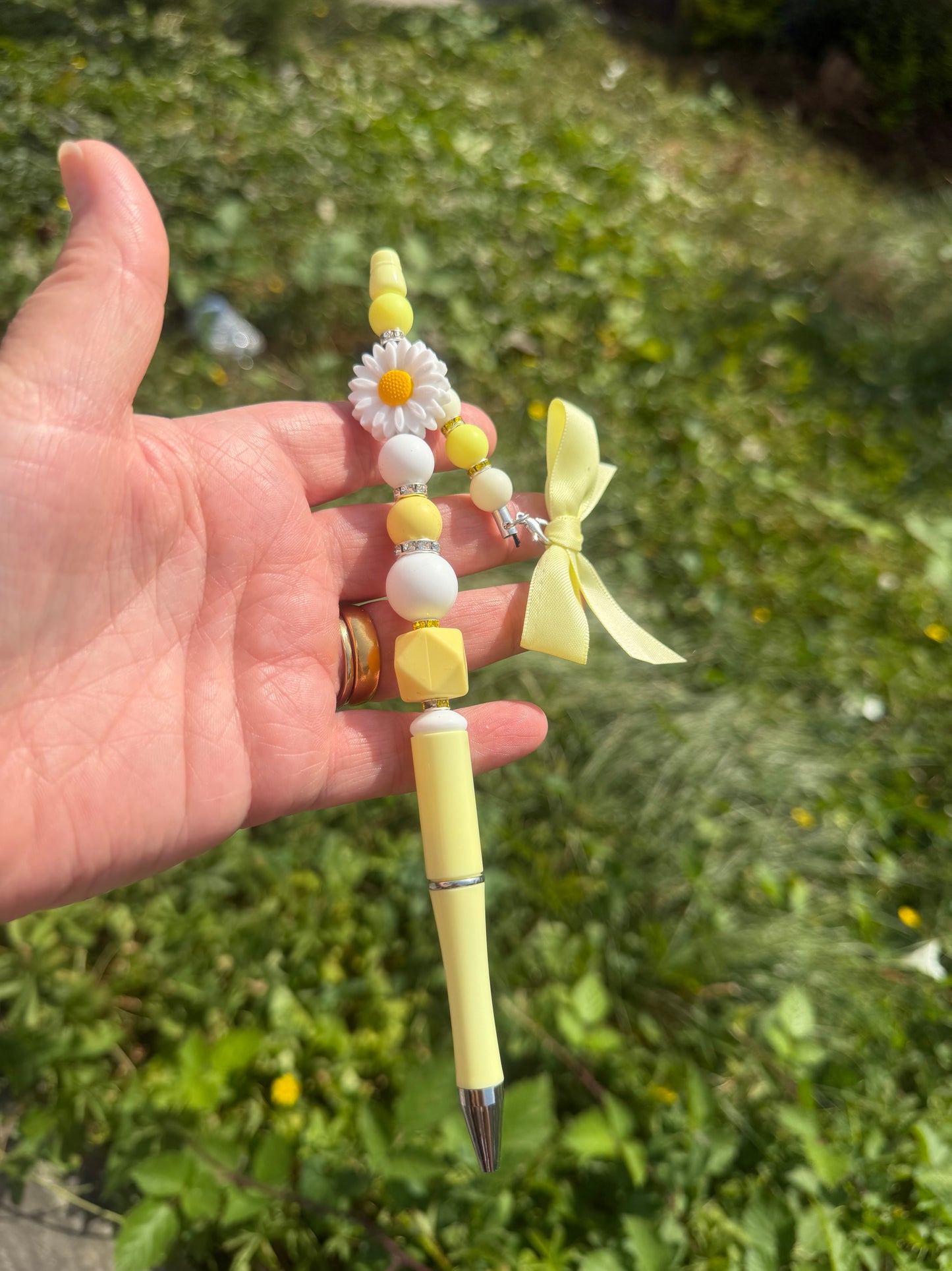 Large bead pen sun flower yellow  in colour