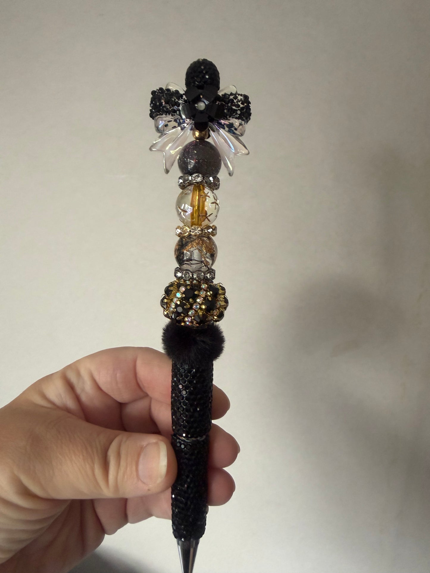 Luxury Black and gold bow pen